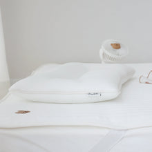 Load image into Gallery viewer, CHEZ-BEBE Mesh Middle Pillow (White)