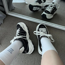 Load image into Gallery viewer, 23.65 V2 Vebe Sneakers Black