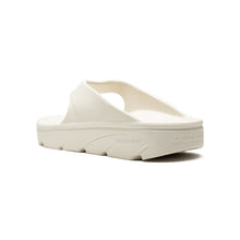 Load image into Gallery viewer, AKIII CLASSIC Cloud Recovery Flip Flop V2 Marshmallow