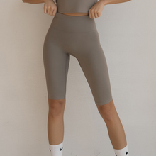 Load image into Gallery viewer, CONCHWEAR Airlight 5.5-Short Leggings 5Colors