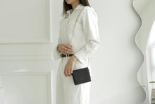 Load image into Gallery viewer, D.LAB Teen Lip Pouch Bag Black