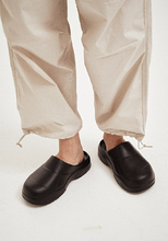 Load image into Gallery viewer, 23.65 Baguette Rubber Clogs Black