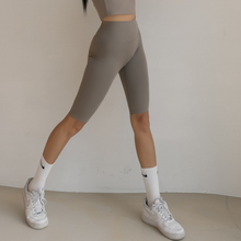 Load image into Gallery viewer, CONCHWEAR Airlight 5.5-Short Leggings 5Colors