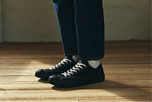 Load image into Gallery viewer, Yeast_Anthracite_Black 06.png