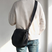 Load image into Gallery viewer, D.LAB Leo Daily Round Cross Bag Black