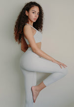 Load image into Gallery viewer, CONCHWEAR Conch Signature 8-length Leggings (4 Colours)