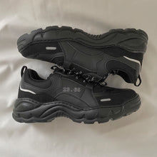 Load image into Gallery viewer, 23.65 V2 Sneakers Black