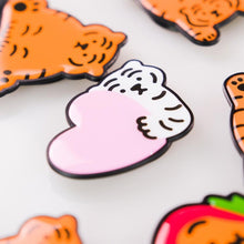 Load image into Gallery viewer, MUZIKTIGER LOVE WHITE TIGER SHAPED SMART TOK