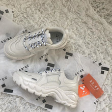 Load image into Gallery viewer, 23.65 V2 Sneakers Triple White