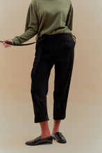 Load image into Gallery viewer, [2022 CAST] CCOMAQUE by DOLSILNAI Ribbon Belt Design Pants Black
