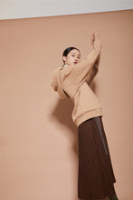 Load image into Gallery viewer, [2022 CAST] CCOMAQUE by DOLSILNAI Midi Pleated Skirt Brown
