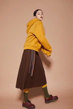 Load image into Gallery viewer, [2022 CAST] CCOMAQUE by DOLSILNAI Midi Pleated Skirt Brown
