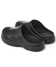 Load image into Gallery viewer, 23.65 Baguette Rubber Clogs Black
