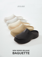 Load image into Gallery viewer, 23.65 Baguette Rubber Clogs Black
